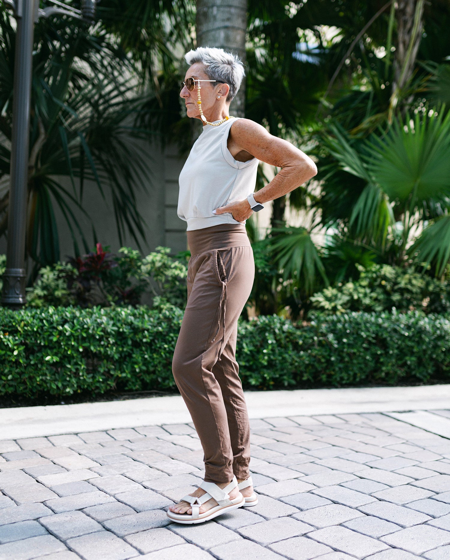 Yoga pants with pockets for active lifestyle comfort#color_walnut