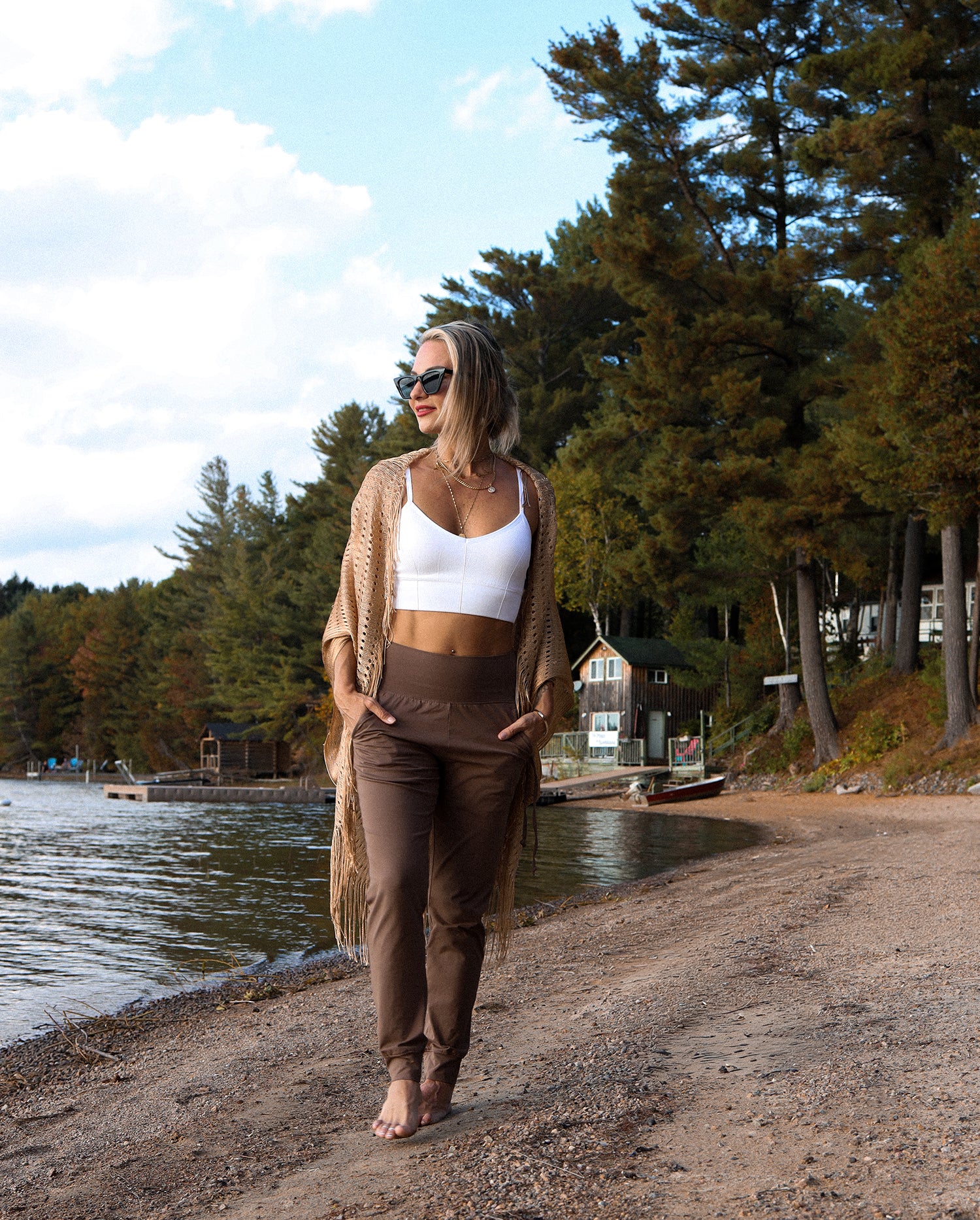 Athletic pants with sleek minimalist design aesthetic#color_walnut