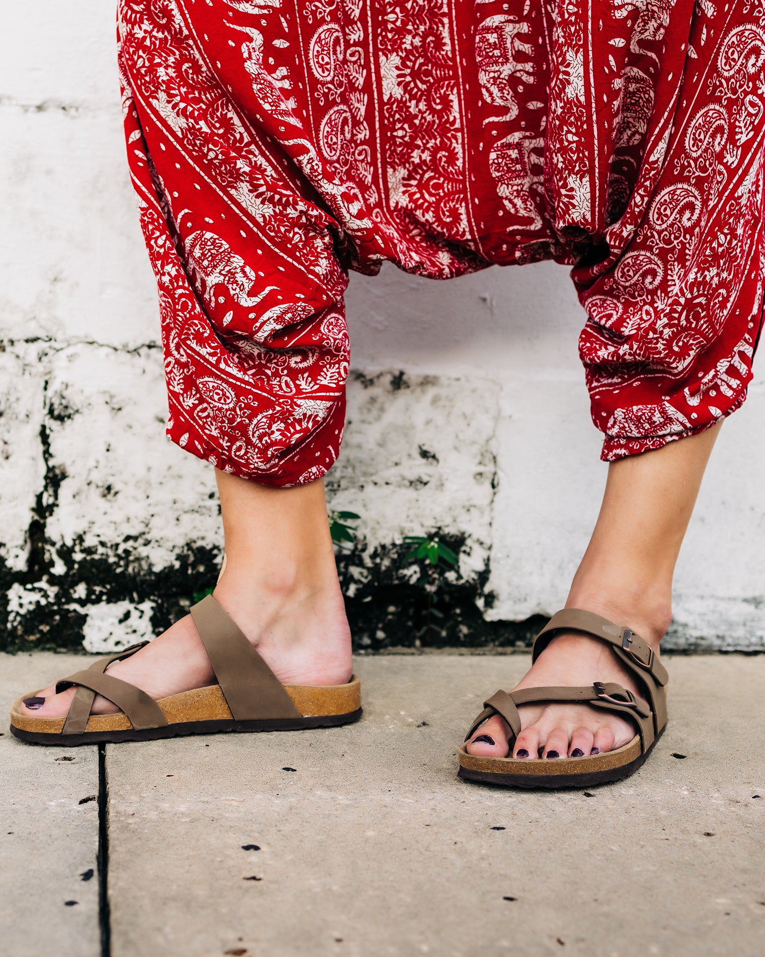 red lotus yoga pants worn with sandals #color_red lotus