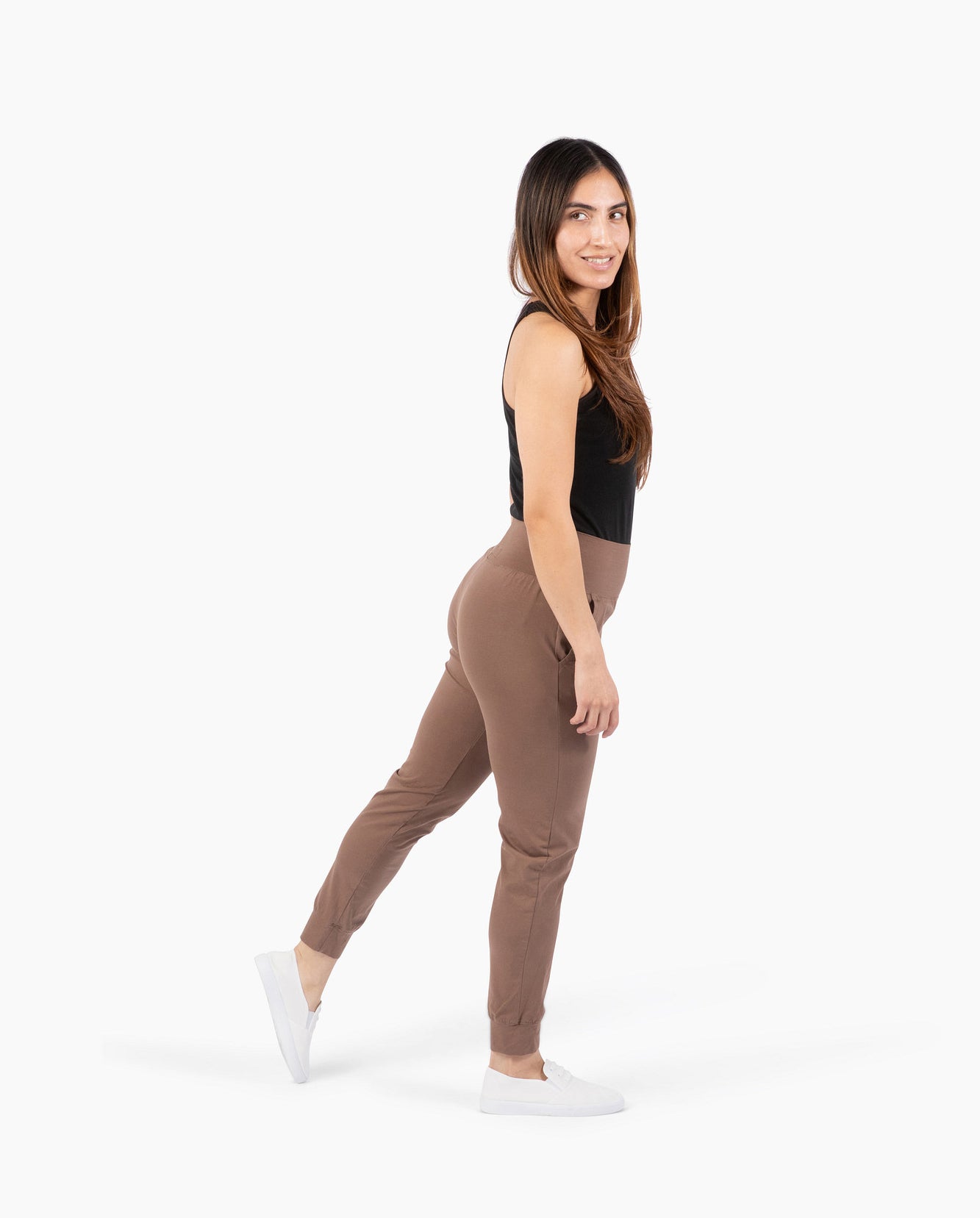 High-waisted yoga pants perfect for gym or pilates #color_walnut