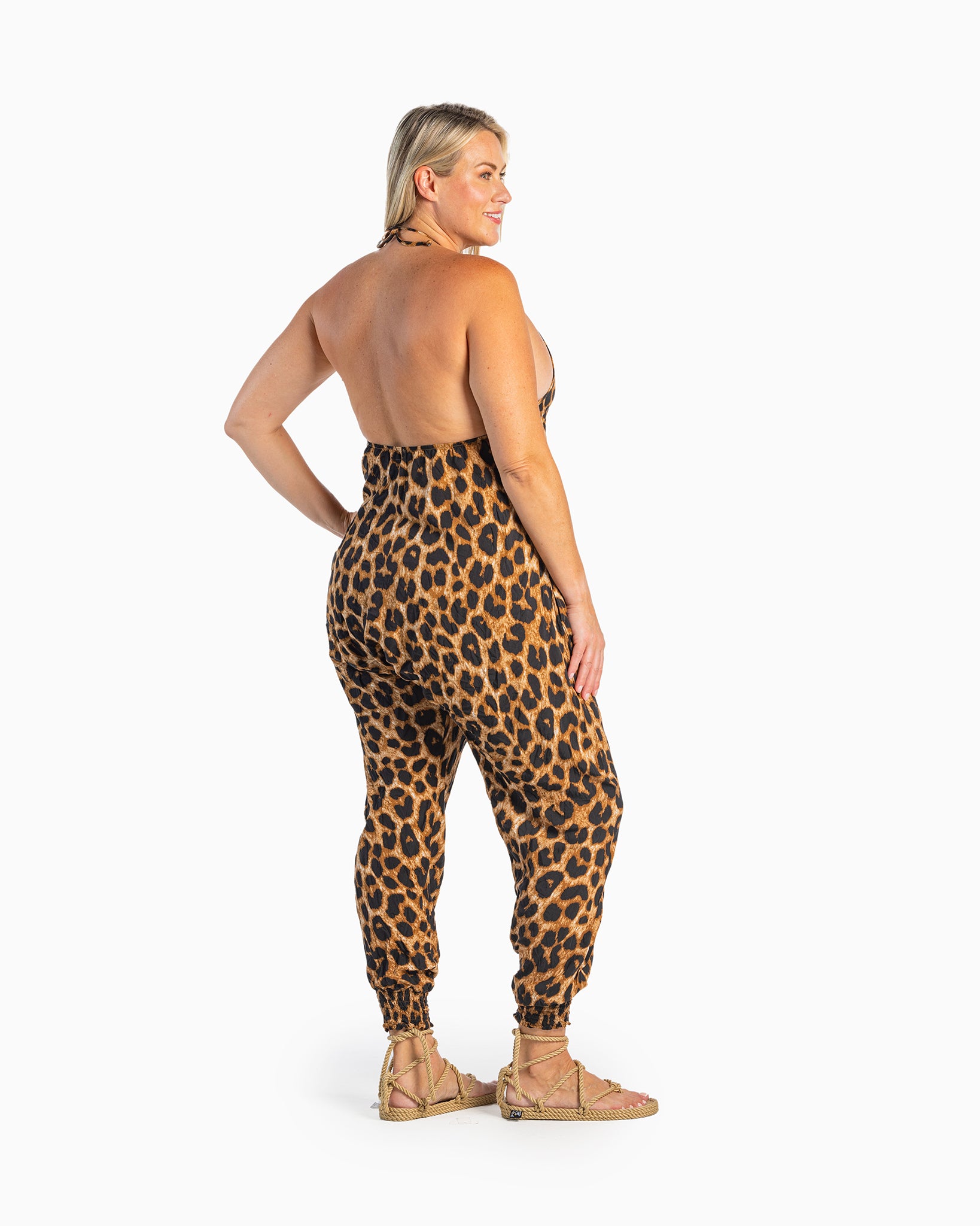model wearing leopard one piece#color_leopard