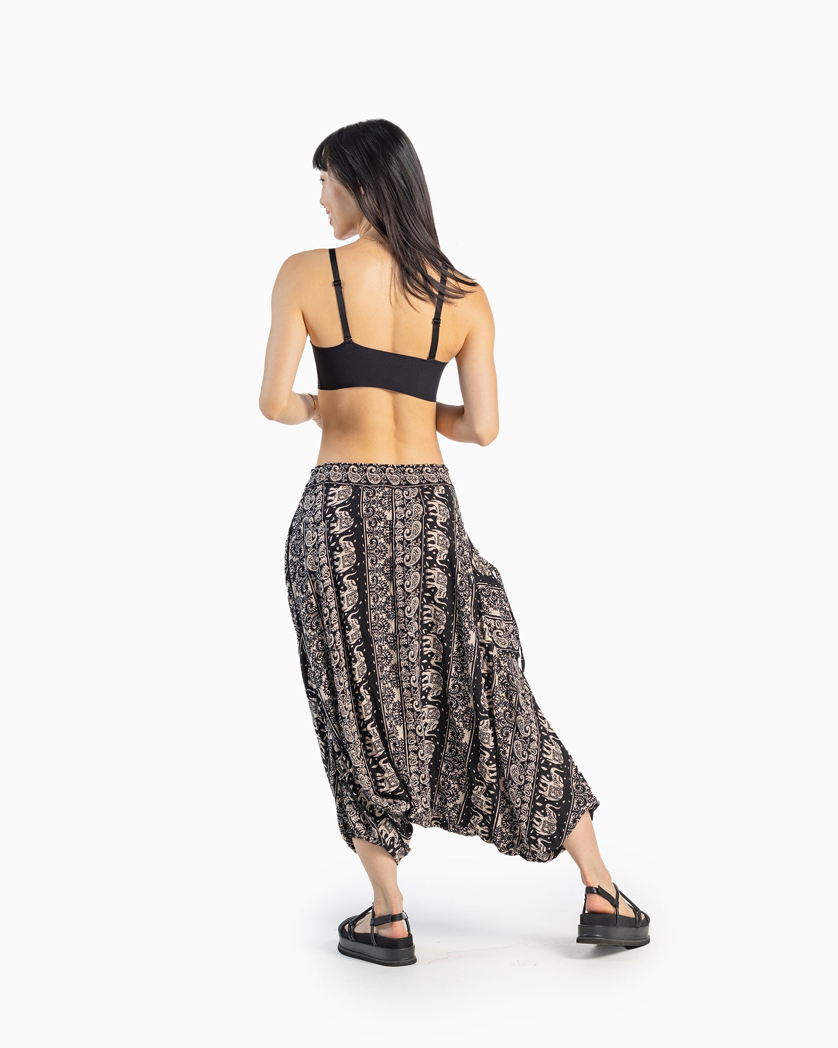 asian model walking with relaxed baggy pants #color_black lotus