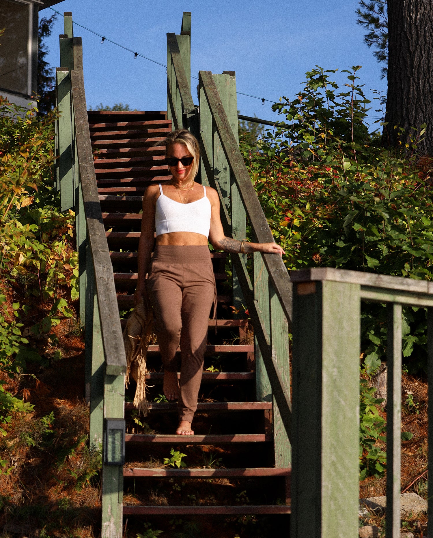Cozy joggers paired with fleece hoodie and sneakers#color_walnut